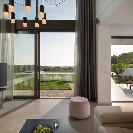 Luxury Villa Deluxe Pula With Heated Pool In Istria *