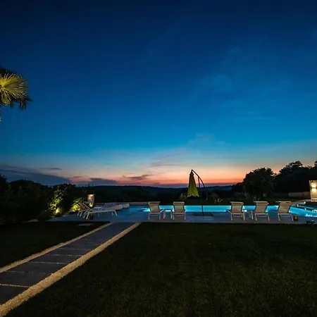 Luxury Deluxe With Heated Pool In Istria بولا